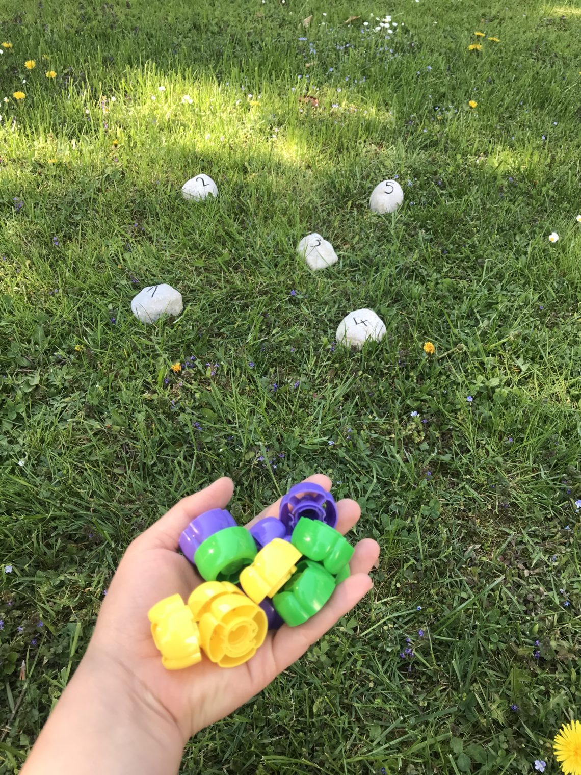 8 Spielideen mit QuetschieDeckeln DIY Inspiration